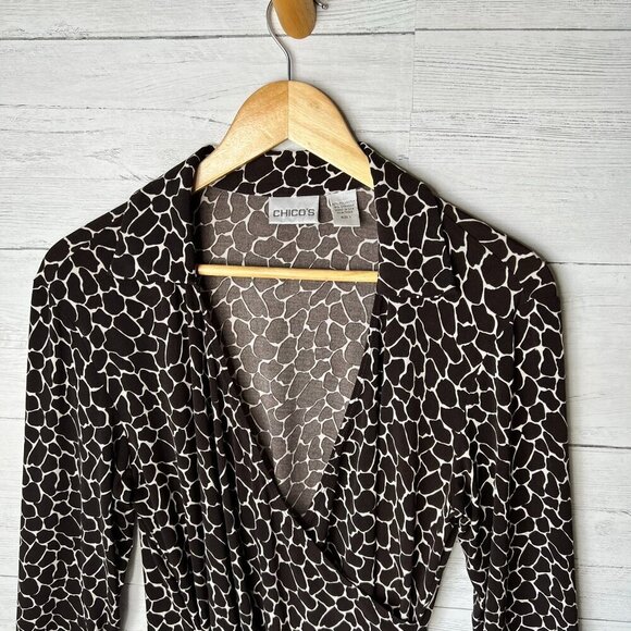 Chicos Blouse Womens Size 1/M Giraffe Print Faux Wrap Long Sleeve Contemporary - Picture 6 of 15